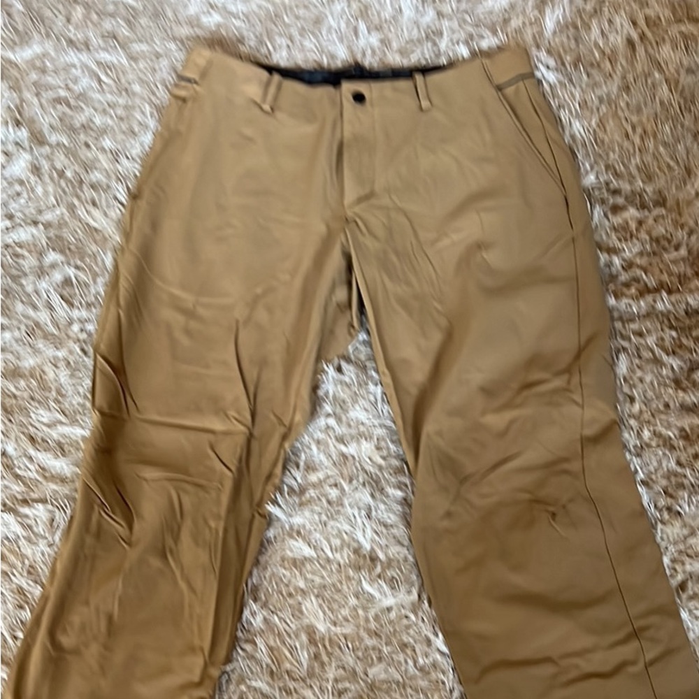 Nike Dri Fit mens golf pants size 32x32 gold color. Elastic waist, never worn
